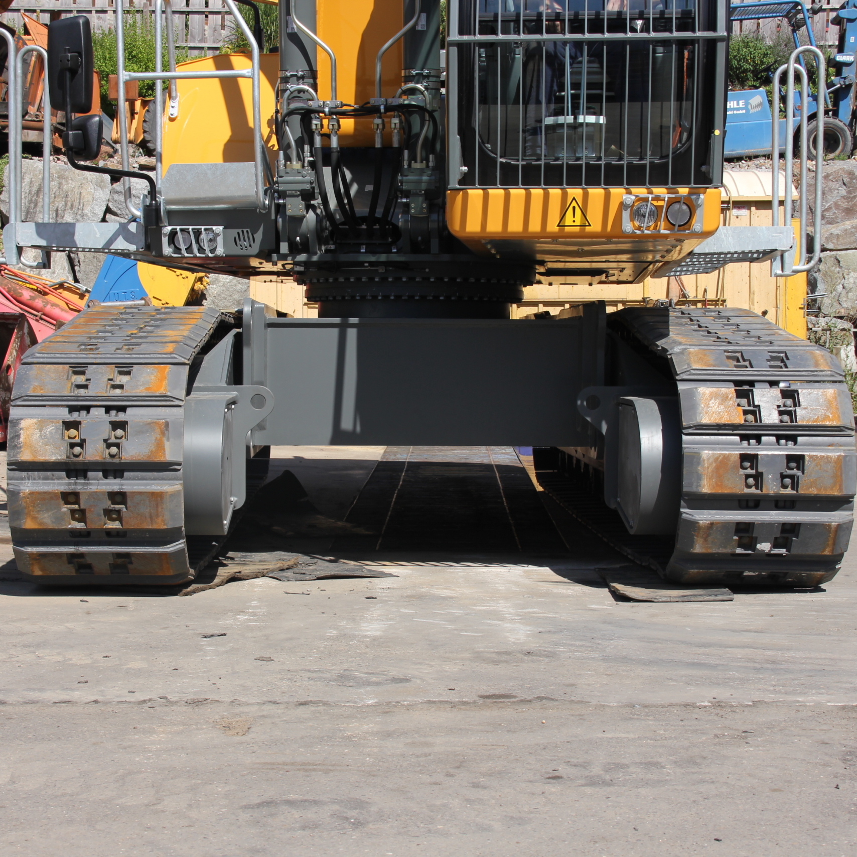 Hydraulisch verstellbares Fahrwerk